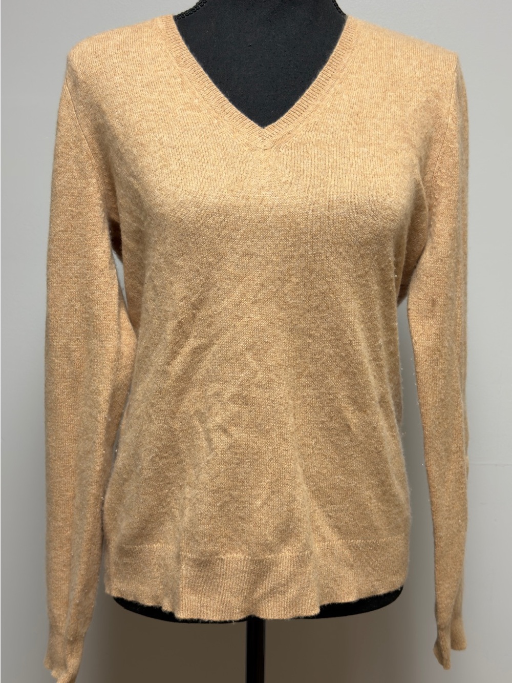 Lord & Taylor Cashmere Sweater Women Medium M Camel Tan V-Neck Pullover Knit